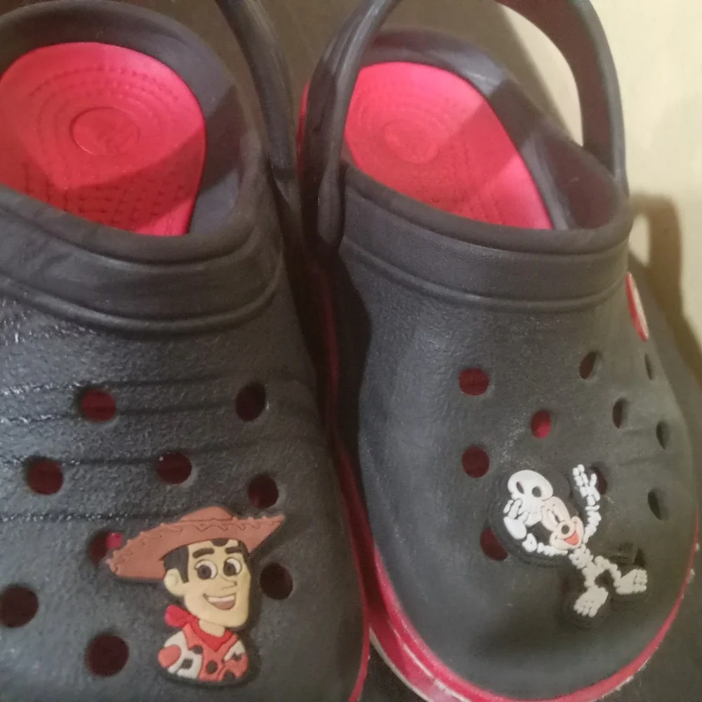 Crocs C8 9‎ Boys Clogs Sandals Black & Red Unisex Charms Shoes Kids